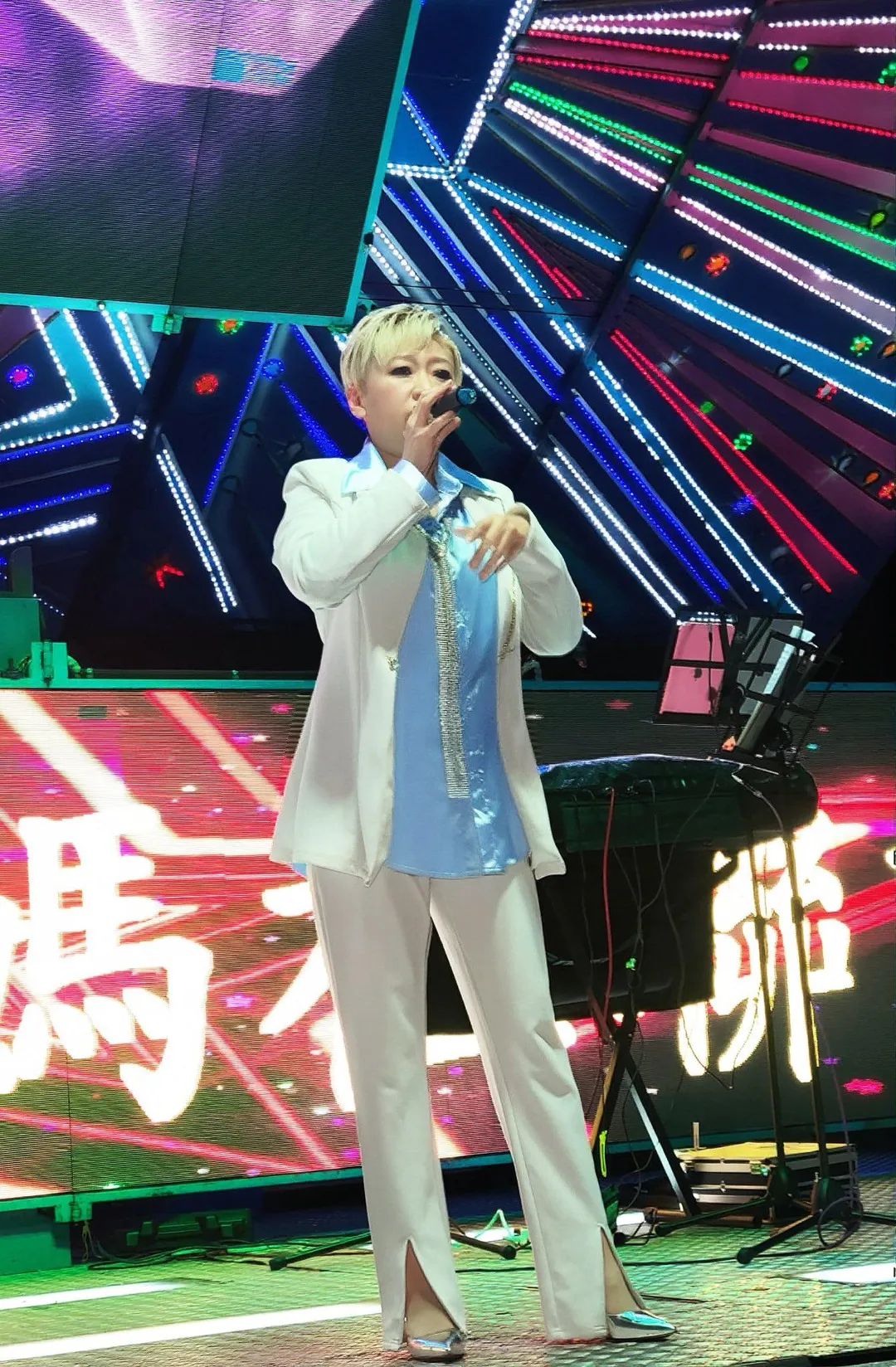 藍薰獲得「小黃小琥」的封號。（圖／翻攝自藍薰火力澔克Liveband臉書）