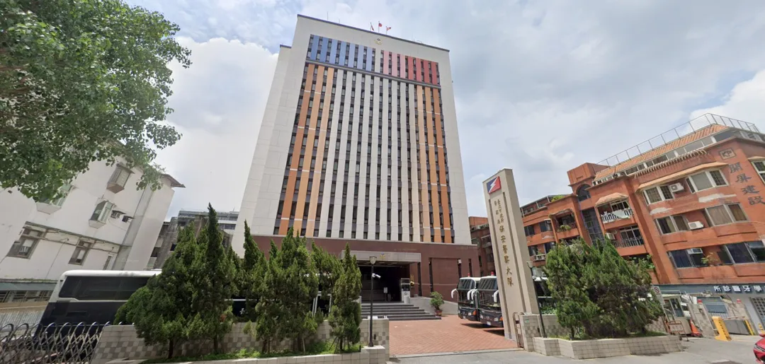 北市保安警察大隊一名呂姓行政組長因涉足風紀誘因場所並曠職，遭北市警局記一小過處分，並調離主管職務。（圖／翻攝自Google街景圖）