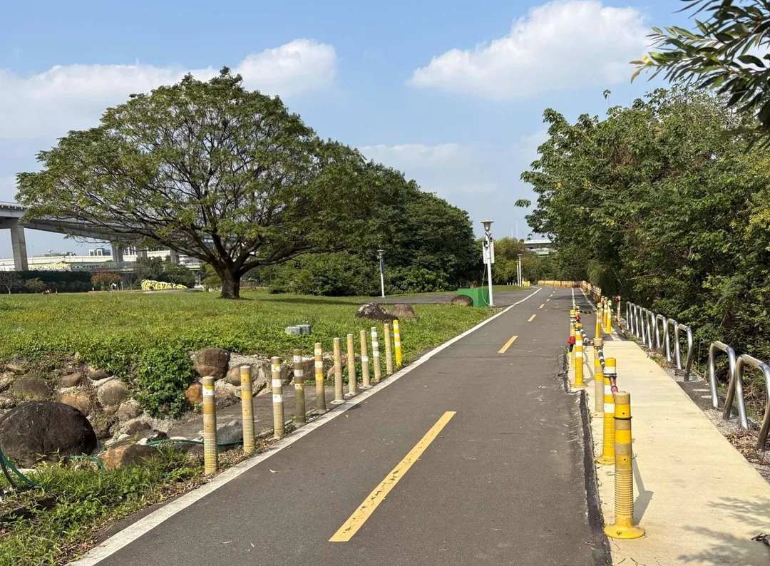 路面破損位移高灘處已在第一時間封閉。（圖／新北市政府）