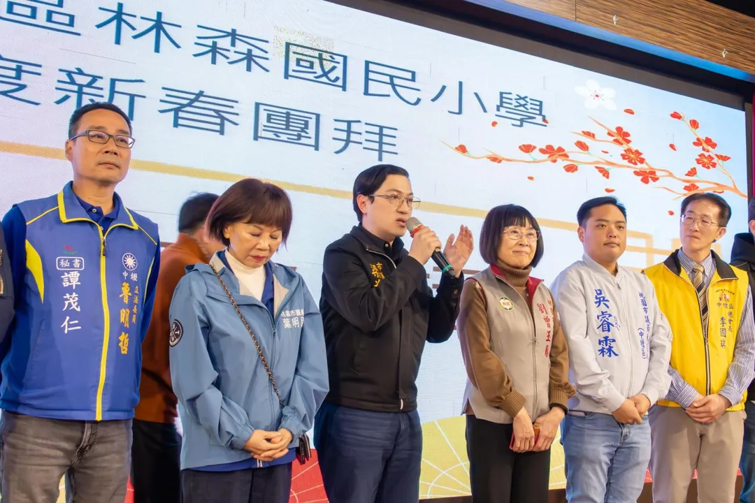 梁為超參加學校辦教職員工、家長會及志工新春團拜。（圖／梁為超臉書）