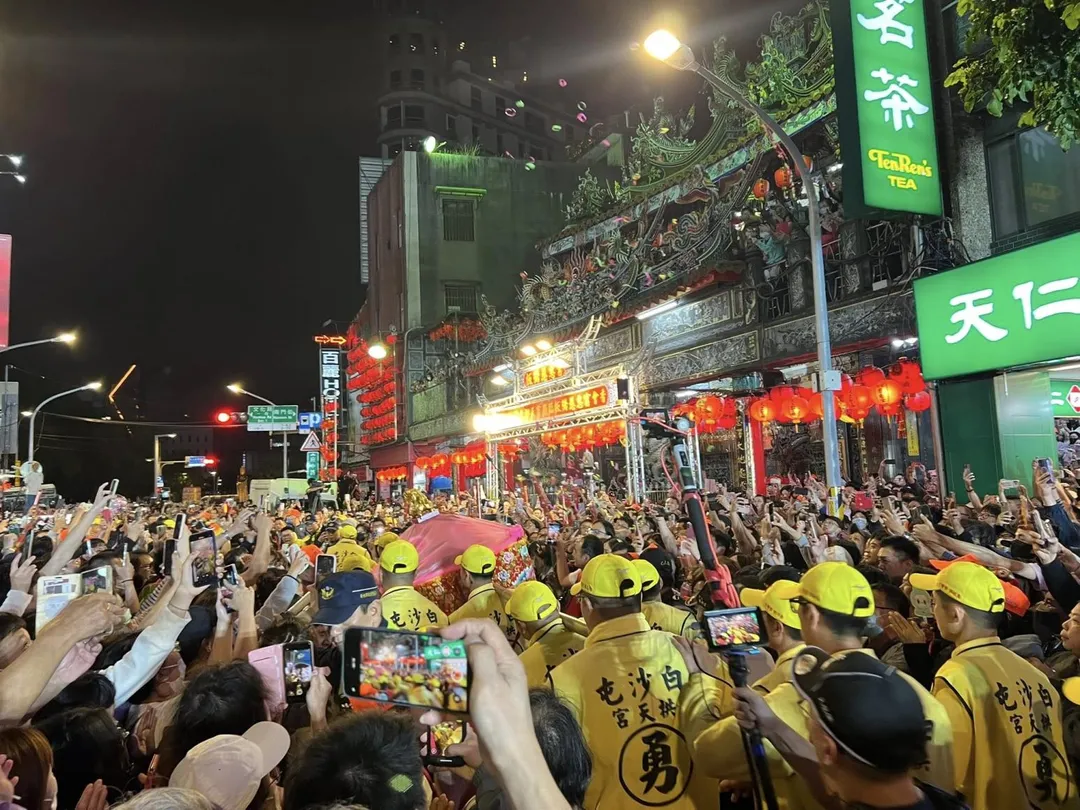 白沙屯媽祖進香每年都吸引海量信眾參與。（圖／翻攝自白沙屯拱天宮粉專）