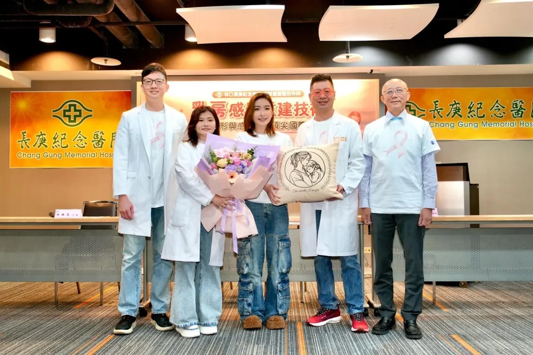 醫師表示，許維恩是單側乳癌，因此僅進行單側乳房切除與重建，另一側乳房則是為了讓胸型外觀更加對稱而植入假體進行調整。(圖/長庚醫院)
