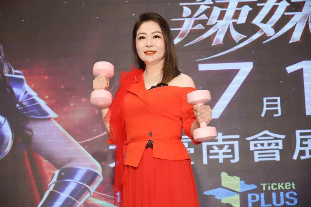 張秀卿11日開心宣布《張秀卿巡迴演唱會 辣妹駕到2》將於7月11日在大臺南會展中心登場。（圖／名人演藝事業提供）