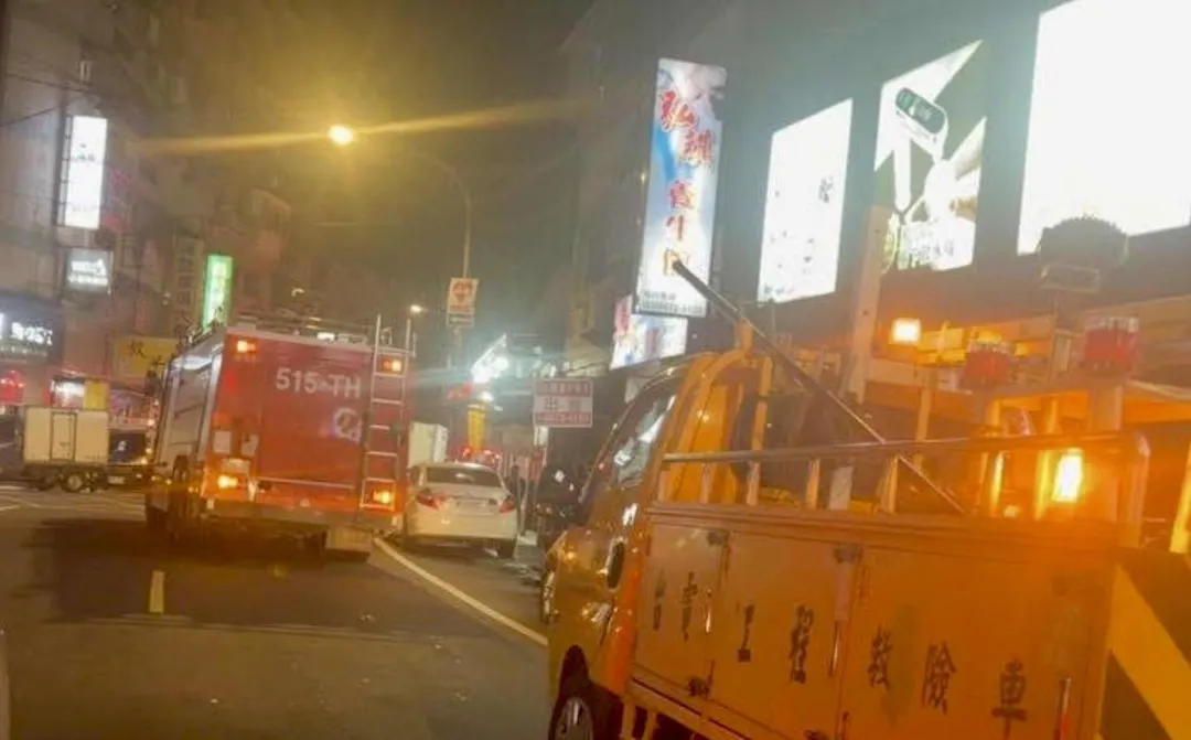 新北三峽晚間發生住宅火警2人送醫。（圖／翻攝自臉書「我是三峽人」）