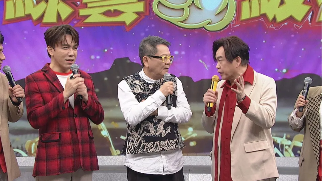 康康（右）稱鄭進一（中）是「打不死的蟑螂」。（圖／中視提供）
