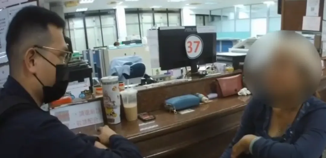 警方到場時，該名黃姓女子的脫序行為已經停止。（圖／警方提供）