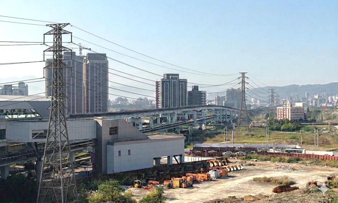 橫跨新莊泰山的13座高壓電塔將會功成身退。（圖／新北市地政局提供）