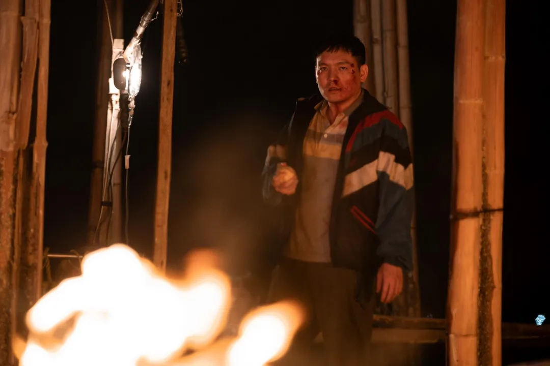 春風在犯罪動作電影《死亡賭局》中飾演一名因假球案跌落神壇的王牌投手。（圖／英傑哆影業 提供）