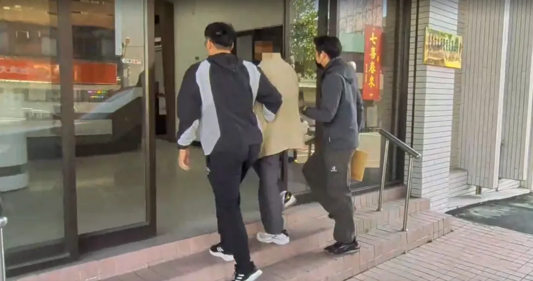 施男行為涉及刑法偽造私文書、妨害名譽及違反社會秩序維護法，全案訊後函送台南地檢署偵辦。（圖／警方提供）