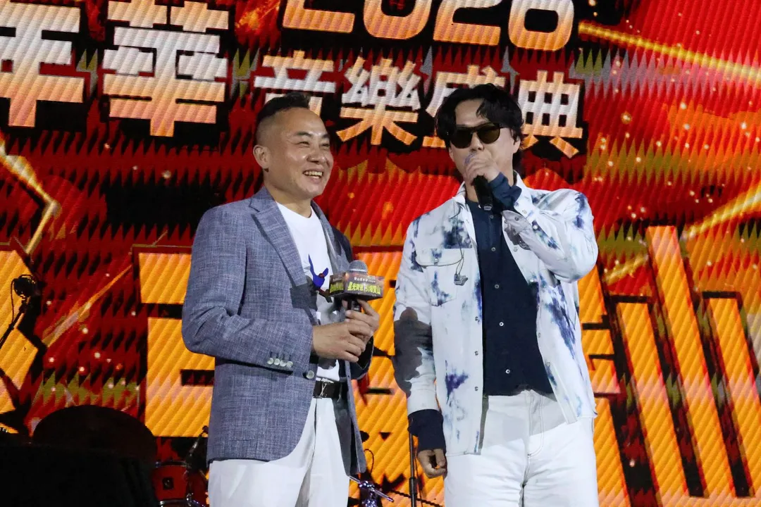 新竹縣寶山鄉長邱振瑋（左）表示，寶山是座務農起身的小鄉，因為台積電的進駐逐漸走向國際。（圖／寶山鄉公所提供）