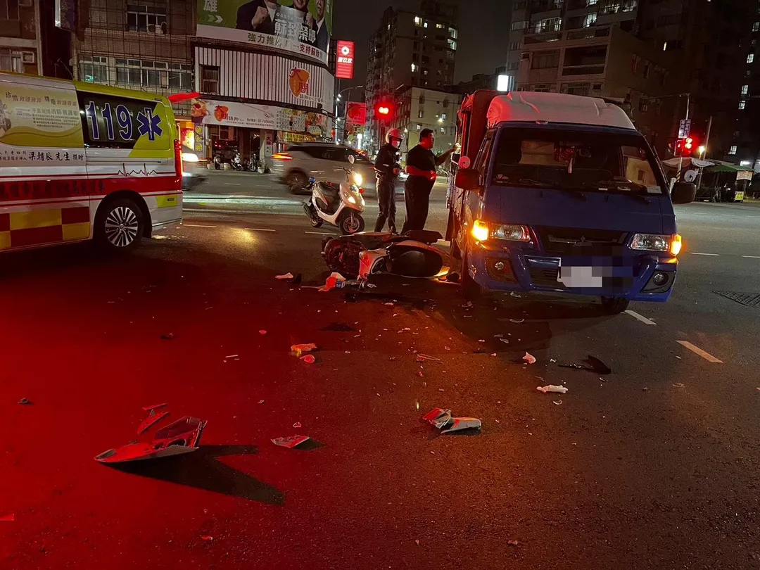 鳳山車禍。（圖／翻攝畫面，下同）