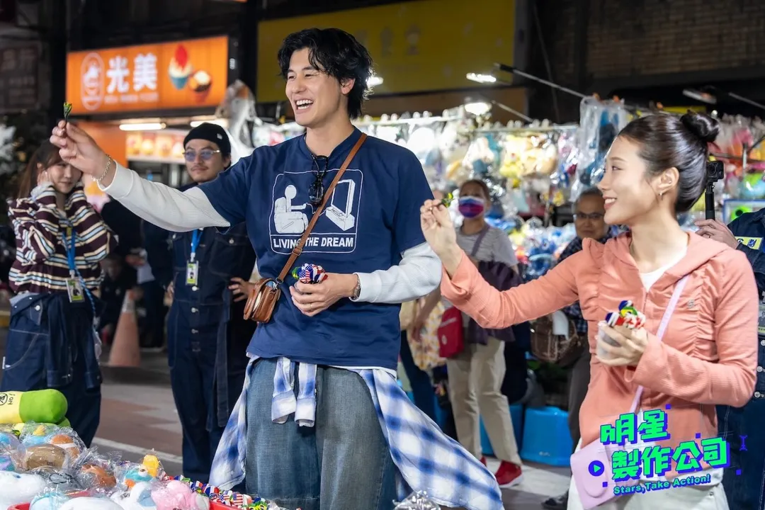 風田(左)與金針菇(右)在節目中挑戰看誰最了解台灣本土文化。(圖/TVBS提供)