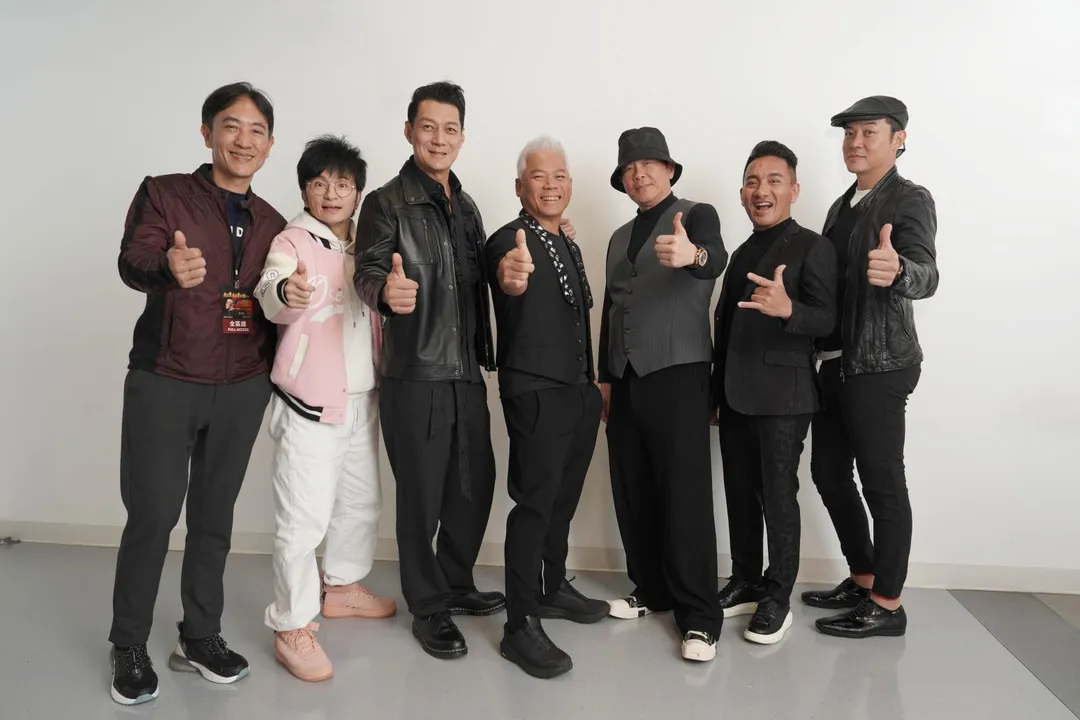 于冠華（左起）、唐從聖、聶雲、巫啟賢、曾國城、民雄、姚元浩14日一同歡唱。（圖／卡司娛樂提供）