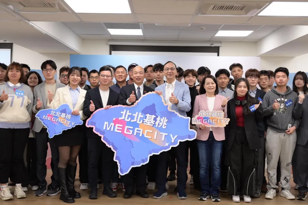「桃園市日新協會」、「風向株式會社」舉辦「模擬Mega City：模擬方城市」青年營隊。（圖/朱立倫辦公室提供）