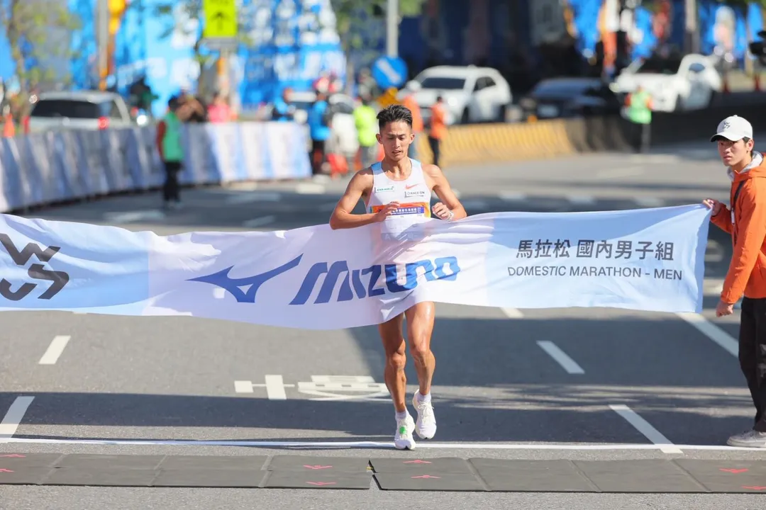 2026新北市萬金石馬拉松,馬拉松國內男子組總排第一周庭印。成績:2小時28分43秒。(圖/新北市政府體育局提供)