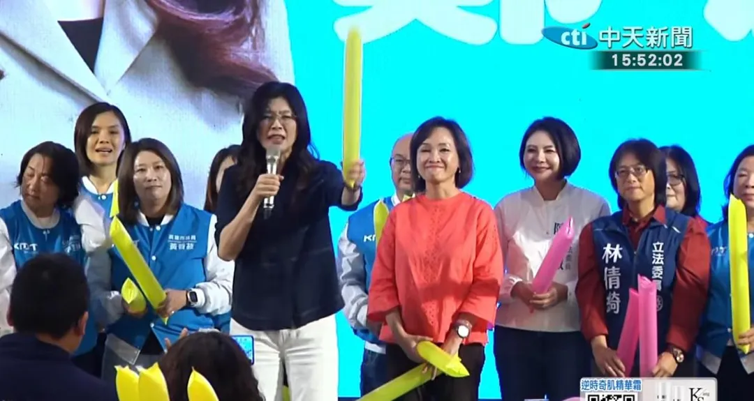 國民黨主席鄭麗文南下高雄力挺自家高雄市長提名人柯志恩。（圖／中天新聞）