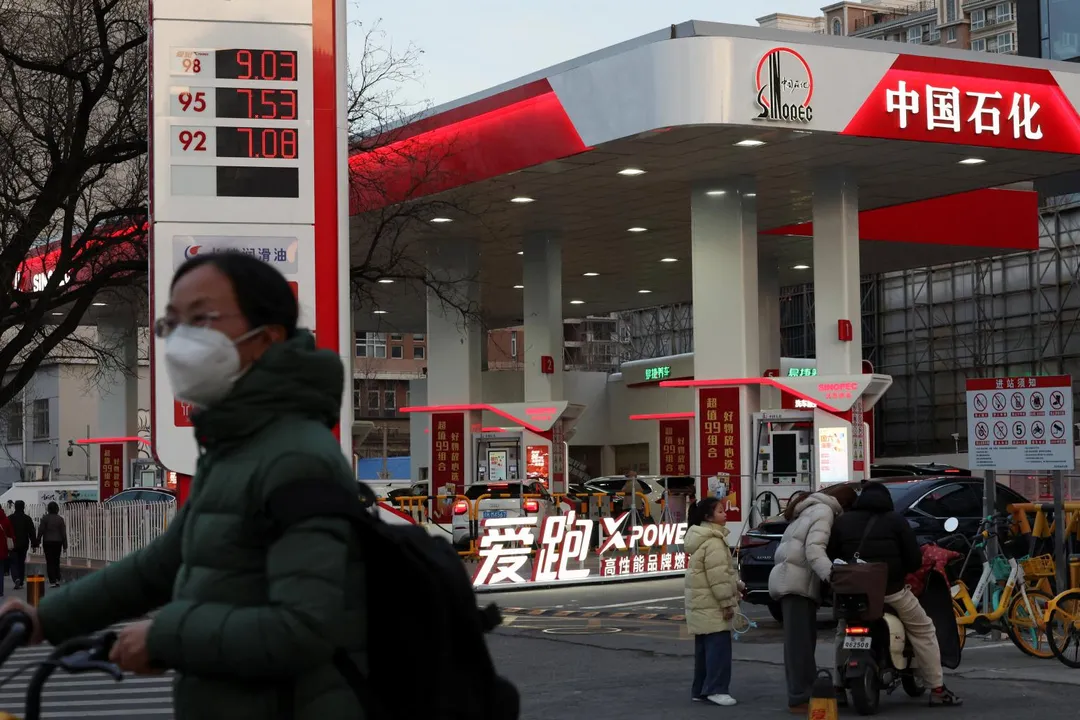 大陸北京市一處加油站。（圖／路透社）