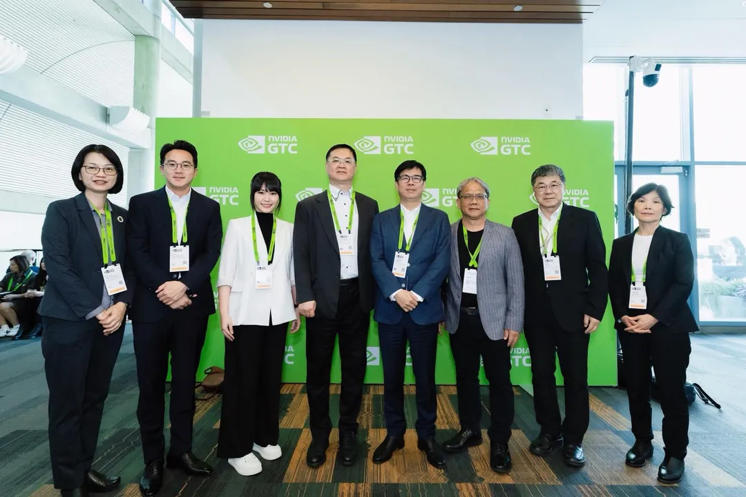 高雄市長陳其邁率領市府團隊出席NVIDIA GTC大會，高雄透過燈塔計劃，以城市影像與資料分析建構智慧治理應用，協助市府即時掌握城市運作狀態並提升交通管理、防災應變與市容維護效率，成為輝達官網所展示的城市治理典範案例。（圖／高雄市政府）