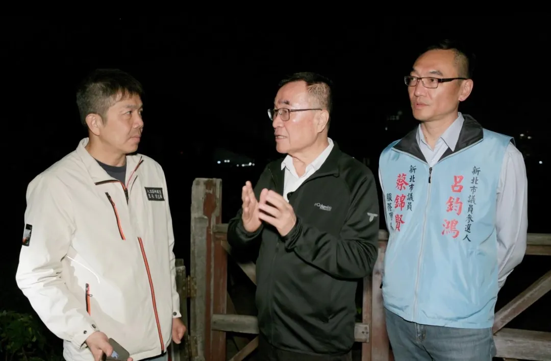 李四川17日晚間到淡江大橋實地考察。(圖/李四川提供)