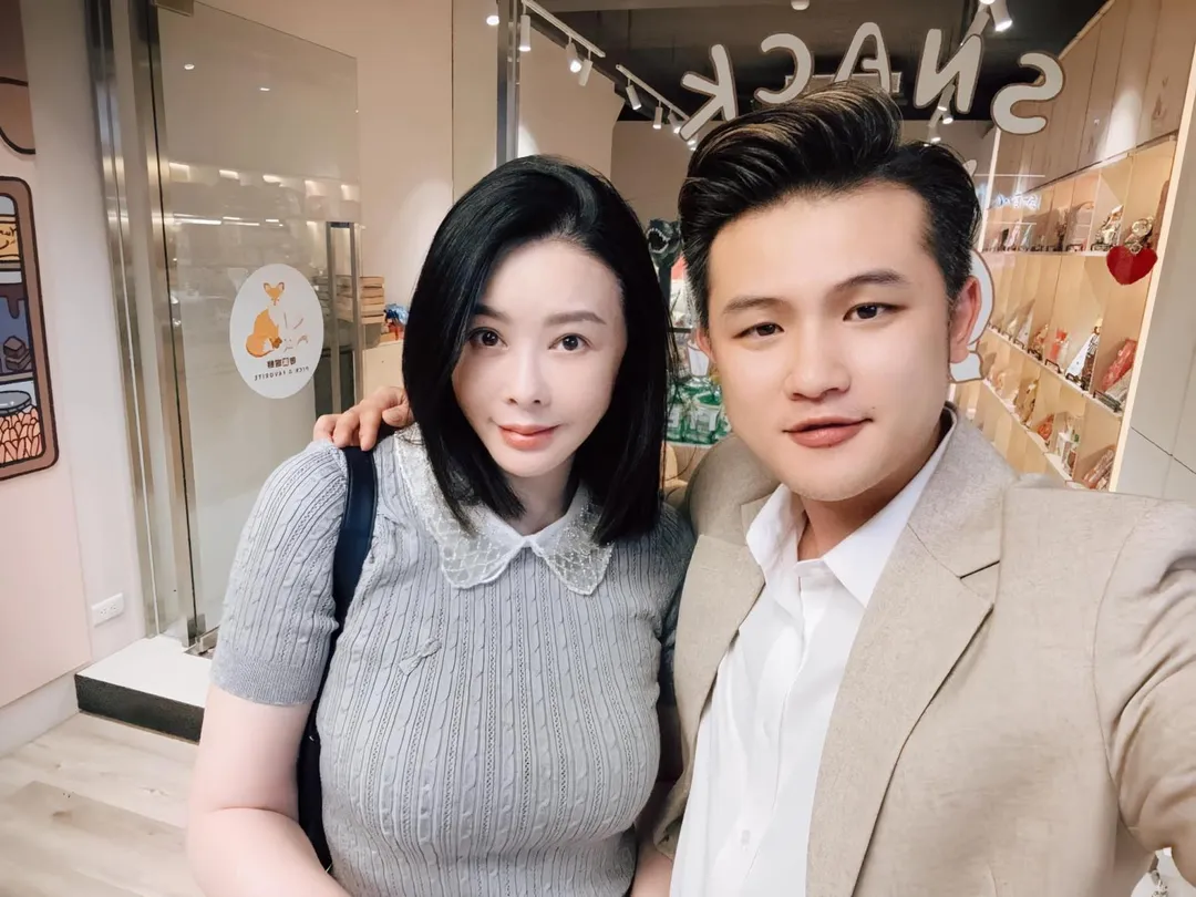 梁軒安(右)涉性侵旗下女藝人被判4年10月。左為蕭淑慎。(圖/翻攝自蕭淑慎 臉書