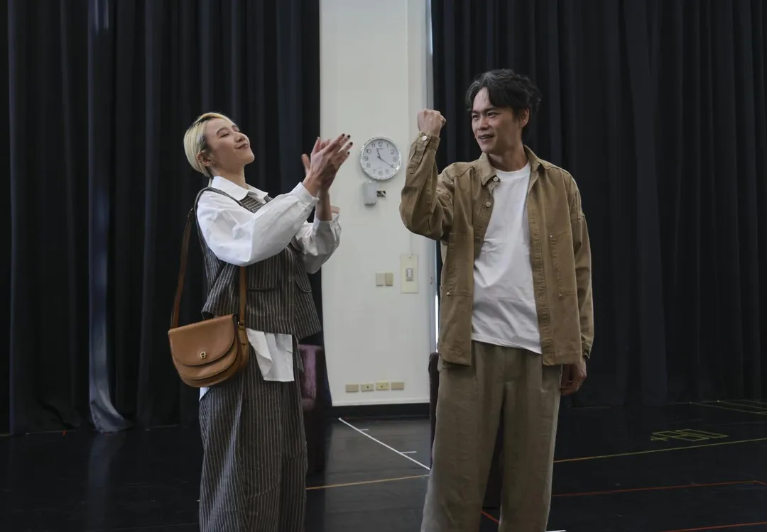 黃鐙輝（右）18日出席音樂劇《櫻子媽媽與她的三個男人》彩排記者會。 (圖／瘋戲樂工作室 提供）