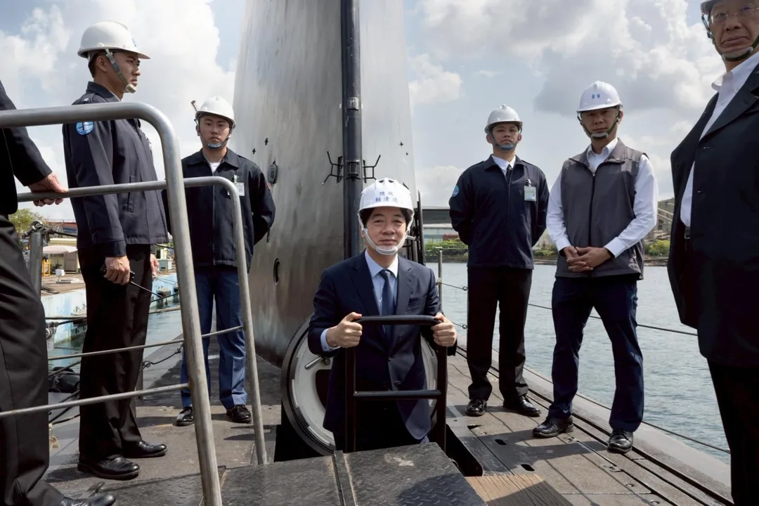 總統賴清德前往高雄登艦視導海鯤軍艦、海龍軍艦。（圖／總統府提供）