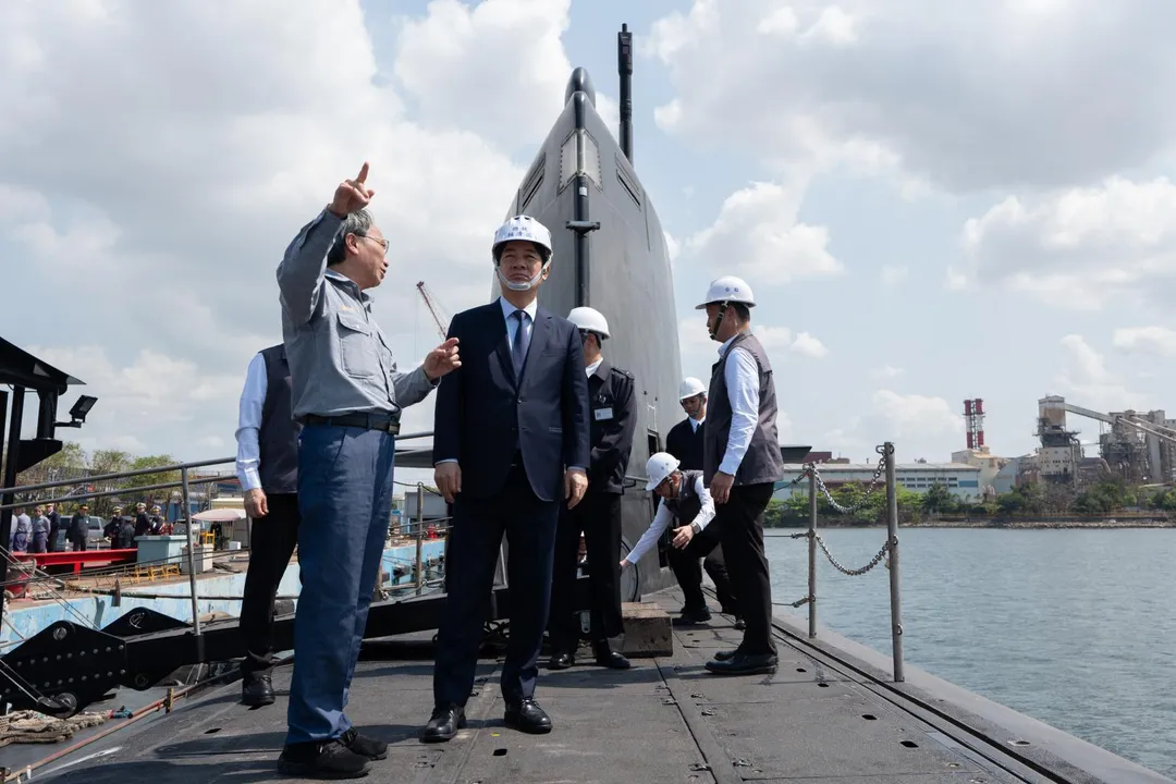 總統賴清德前往高雄登艦視導海鯤軍艦、海龍軍艦。（圖／總統府提供）