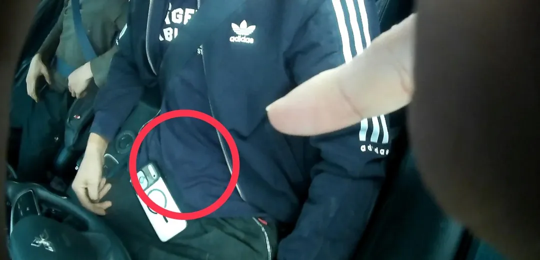 一開始該名逃逸移工開車沒繫安全帶,被警方發現正要取締。(圖/警方提供)