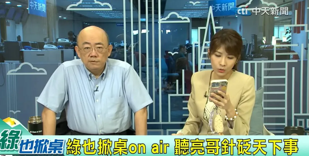 前立委郭正亮在直播期間被觀眾發現出現嘴歪眼斜症狀，就醫後確診為感冒引起的顏面神經失調。（圖／翻攝自《綠也掀桌》）