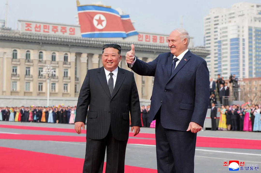 3月25日，金正恩在平壤歡迎盧卡申科。（圖／路透社）
