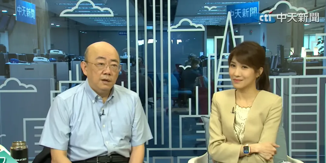 前立委郭正亮昨日上中天節目《綠也掀桌》時,因出現顯著的「眼歪嘴斜」異狀,引發大量網友對其健康狀況的擔憂。(圖/中天新聞)