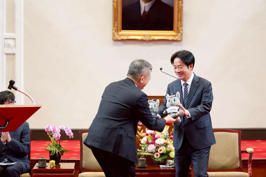 總統賴清德上午在總統府接見2025年中職總冠軍樂天桃猿隊。（圖／翻攝賴清德臉書，下同）
