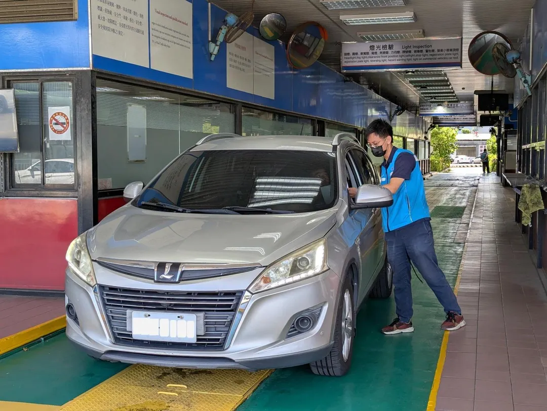 台北區監理所轄管56家代檢廠(包含新北市、宜蘭縣及花蓮縣)，停止車輛檢驗服務。（圖／台北區監理所提供）