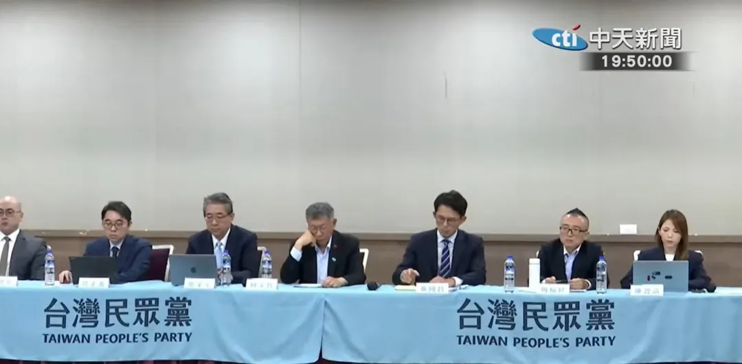 記者會最後民眾黨號召小草們29日下午上凱道討公道。（圖／中天新聞）