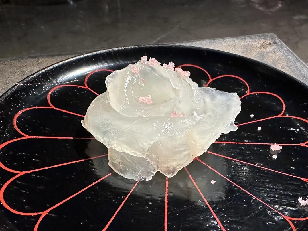 比目魚花蘸果醋。（圖／尤素嬌提供）