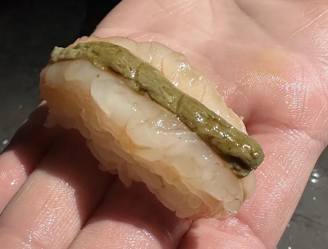 甜蝦 松葉蟹膏握壽司。（圖／尤素嬌提供）