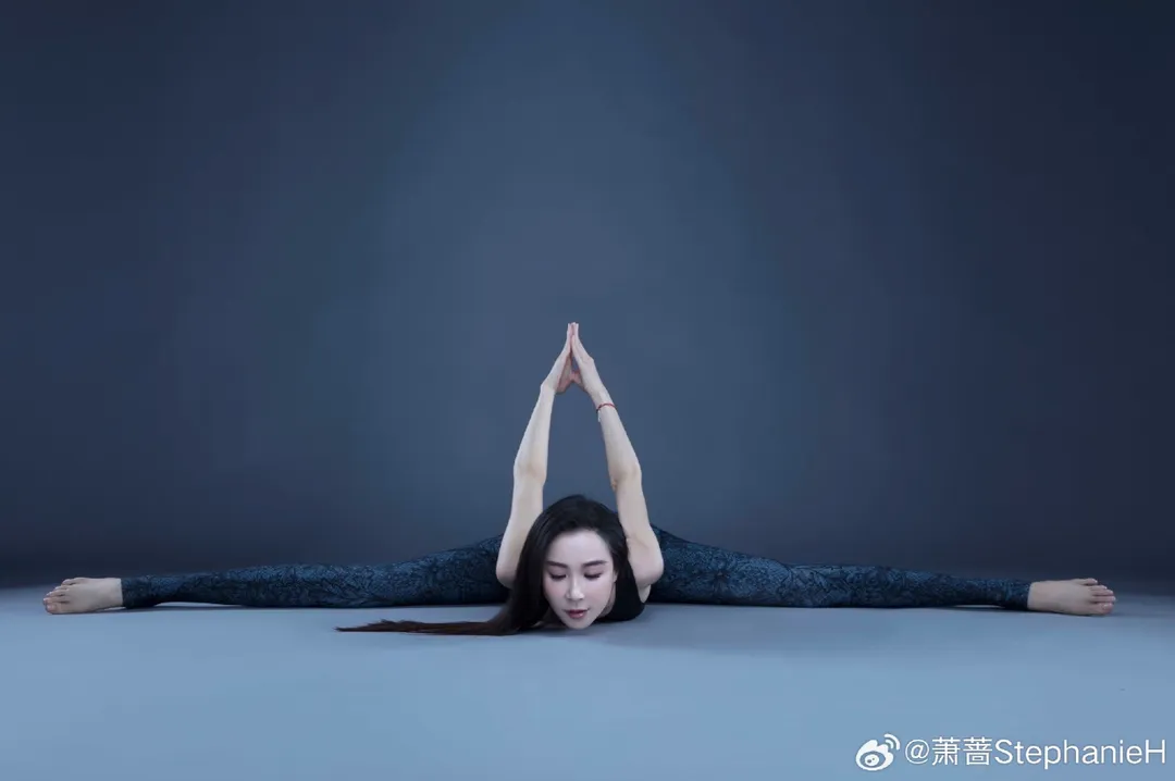 蕭薔辣曬劈腿照。(圖/翻攝自蕭薔微博)