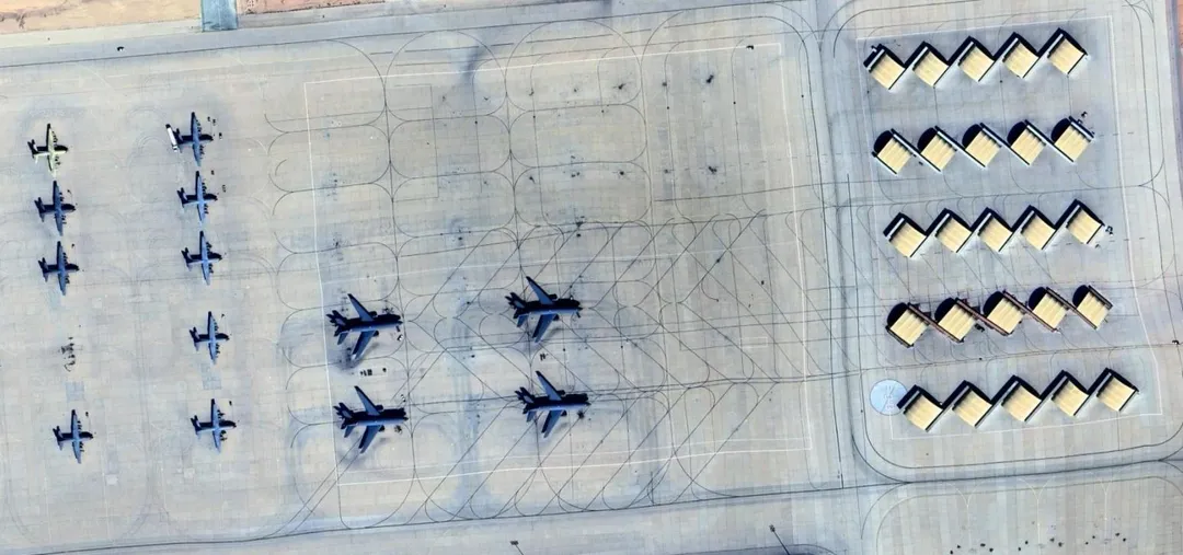 沙烏地阿拉伯空軍基地遭伊朗導彈轟炸。（圖／翻攝自google map）