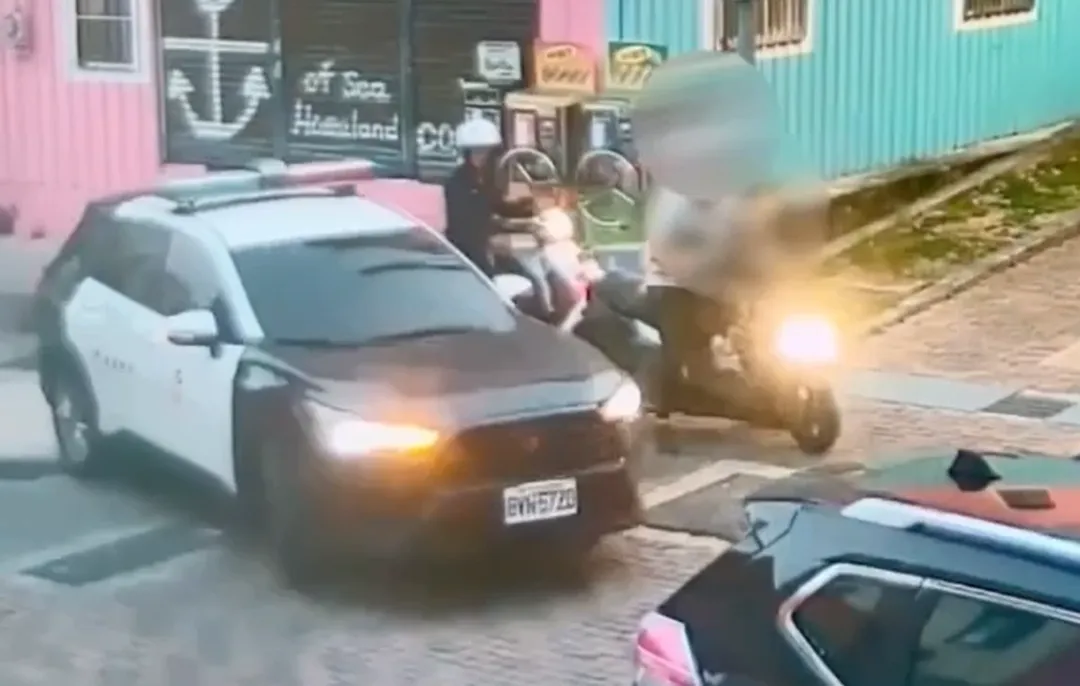 員警掌握時機集結優勢警力前後包夾，當場將許女逮捕，並依違反《刑法》公共危險罪、侵占罪及《毒品危害防制條例》等罪嫌移送高雄地方檢察署偵辦。（圖／警方提供）