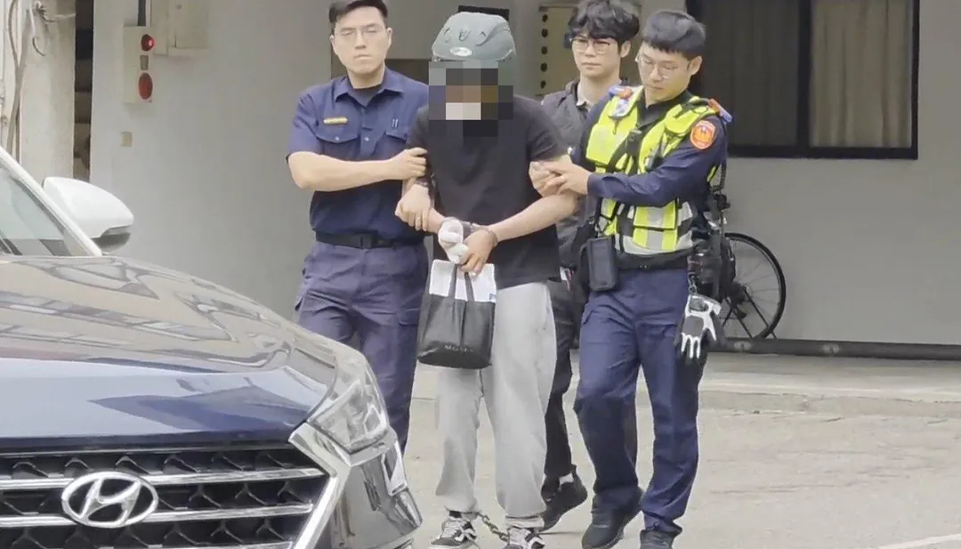 陳男依殺人罪移送台中地檢署複訊,台中地檢署認為陳男涉案重大,向台灣台中地方法院聲請羈押禁見,晚間10點左右法官裁定羈押禁見。(圖/中天新聞)