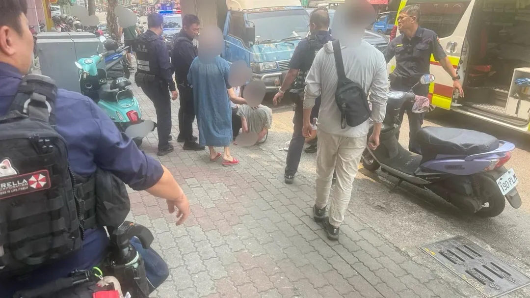 員警抵達籃球場後，現場已無該男子蹤影，隨即擴大周邊路段搜尋範圍。於漢民路一帶發現該男子後，警方立即上前制伏。（圖／警方提供）