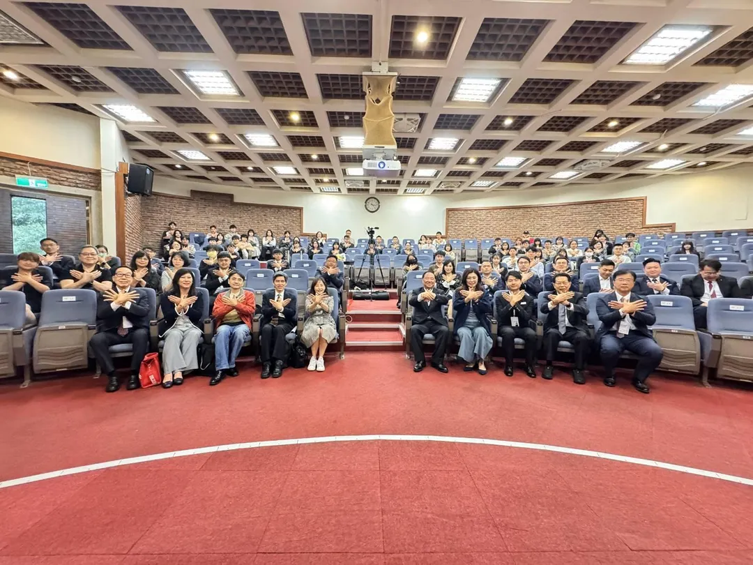 鄭麗文出席救國團青年願景論壇。(圖/救國團提供)
