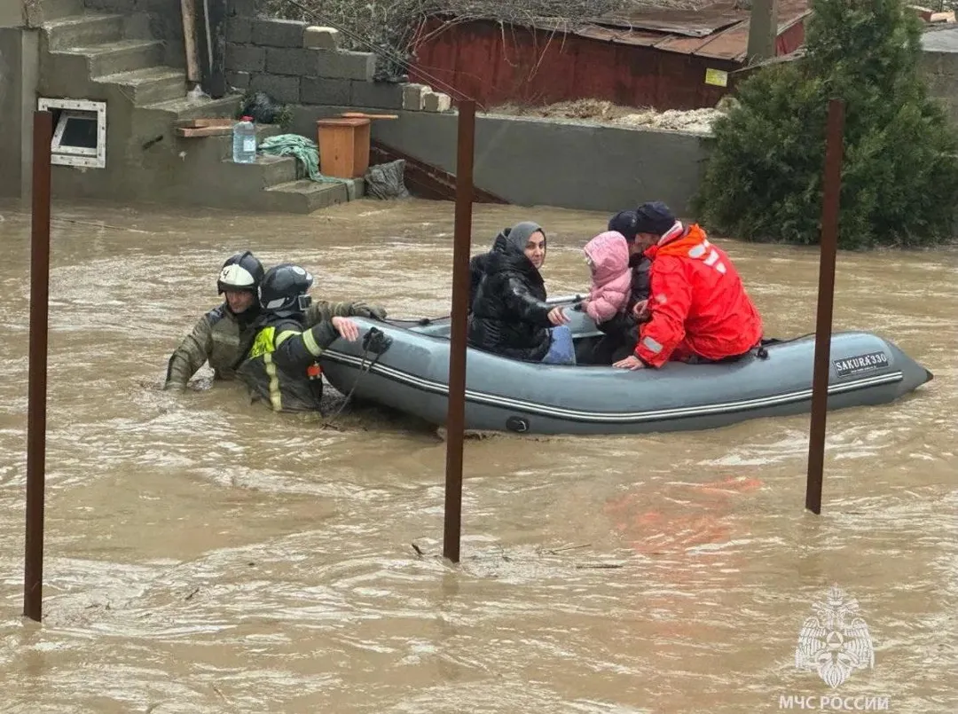 俄羅斯南部達吉斯坦地區暴雨引發洪水。（圖／路透）