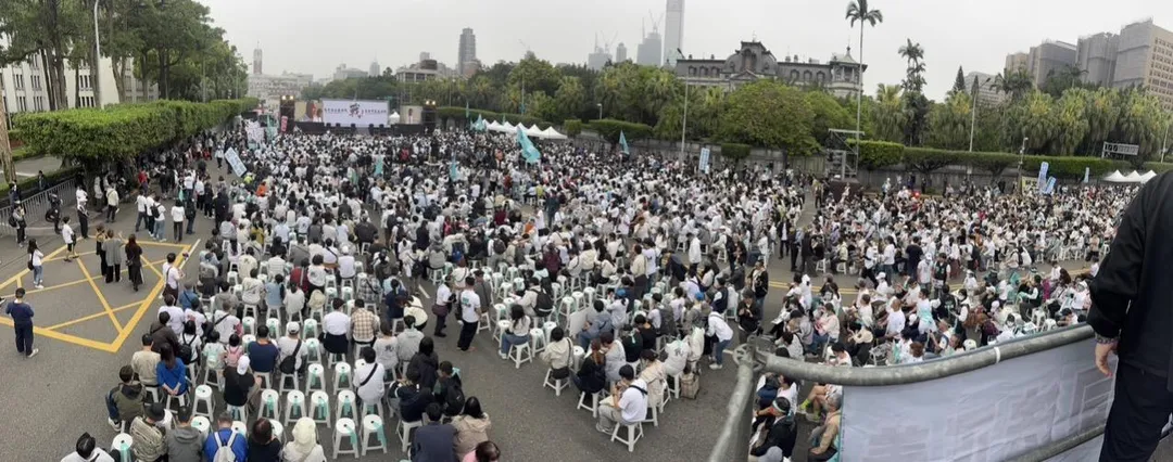 民眾黨宣布現場破萬人聲援。（圖/陳奕廷攝）