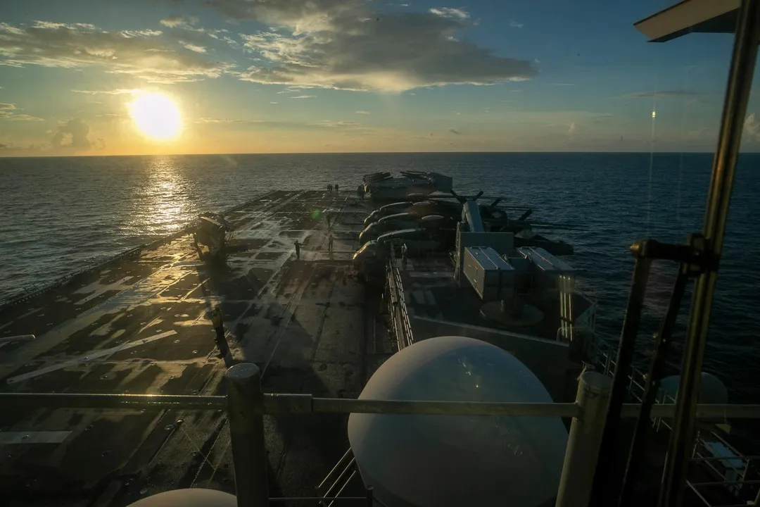 美國中央司令部曝光兩棲攻擊艦畫面。（圖／翻攝美國中央司令部臉書）