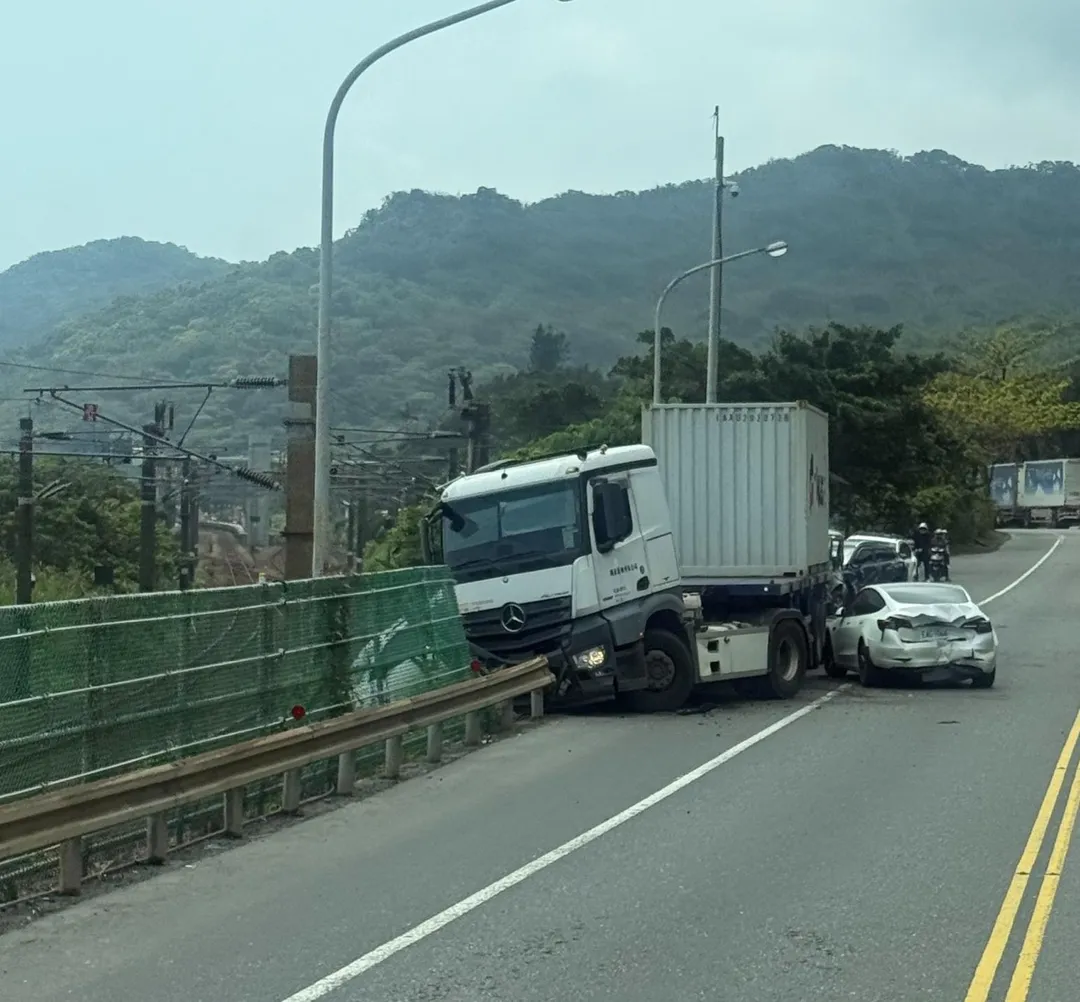 車禍現場畫面。（圖／取自路況群組）