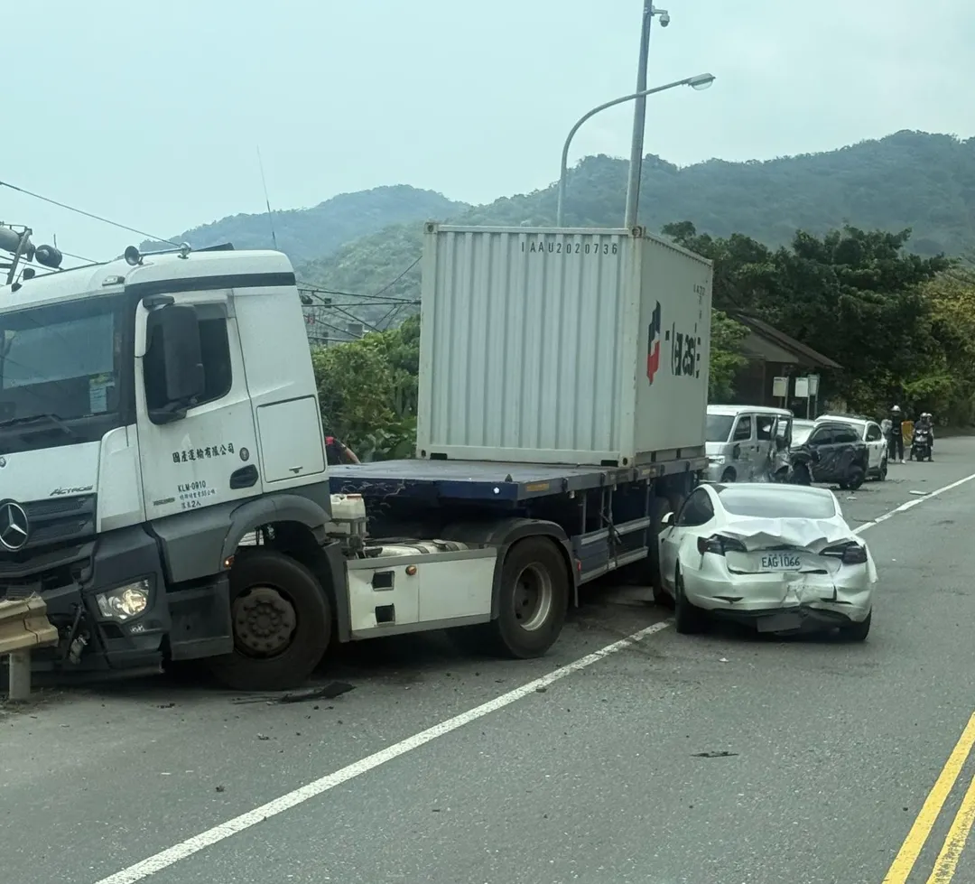 車禍現場畫面。（圖／取自路況群組）