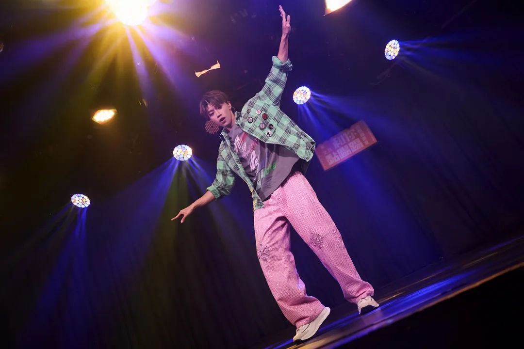 黃文廷除了帶來兩首個人單曲的首次Live唱跳演出,更加碼大跳K-pop男團和女團的舞蹈組曲。(圖/索尼音樂 提供)