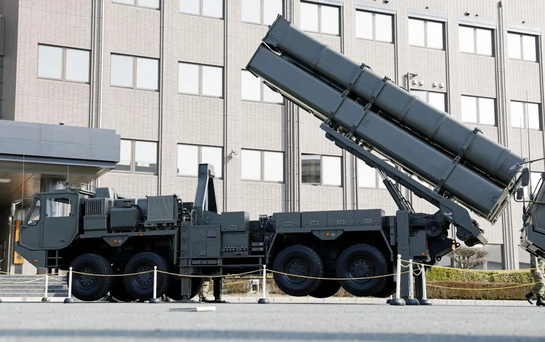 3月17日，日本陸上自衛隊熊本駐地，展示了12式陸基反艦飛彈。（圖／美聯社）