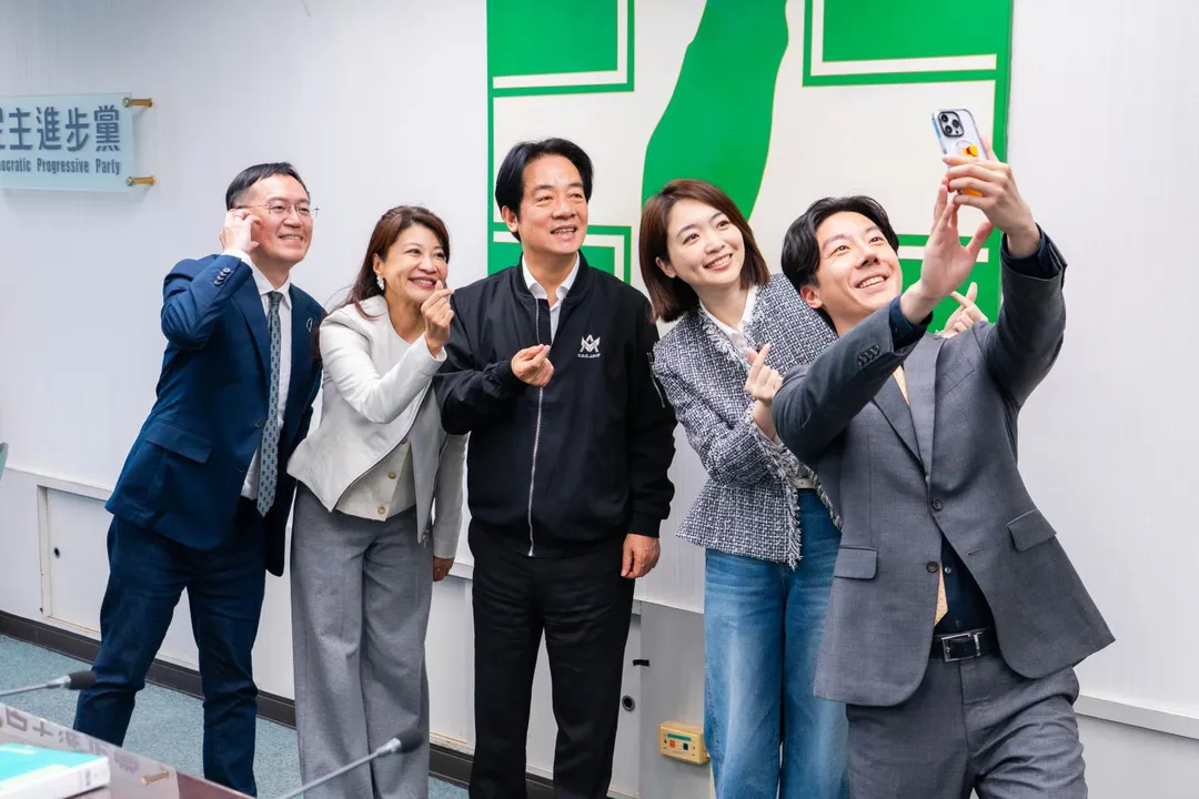 賴清德期盼韓瑩能發揮經濟專長。（圖／民進黨提供）